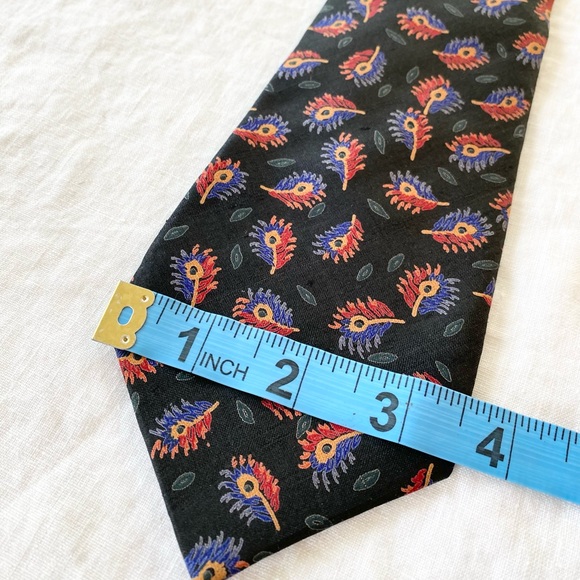 Silk Feather Pattern Tie - Picture 6 of 8